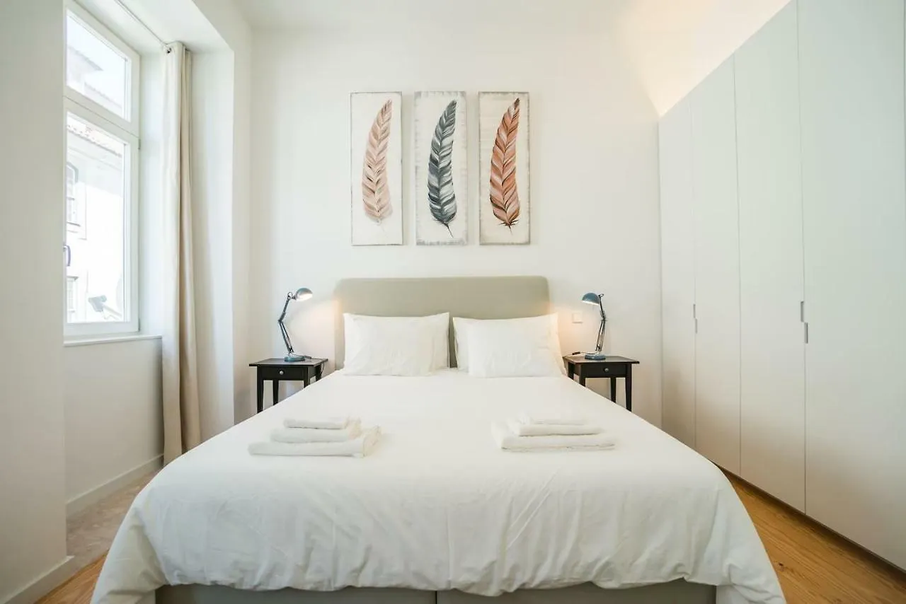Spacious & Bright Apartment In Cais Sodre Lisboa