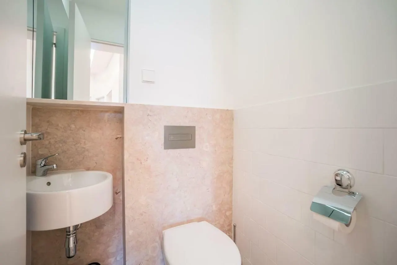 Spacious & Bright Apartment In Cais Sodre Lisboa 0*,